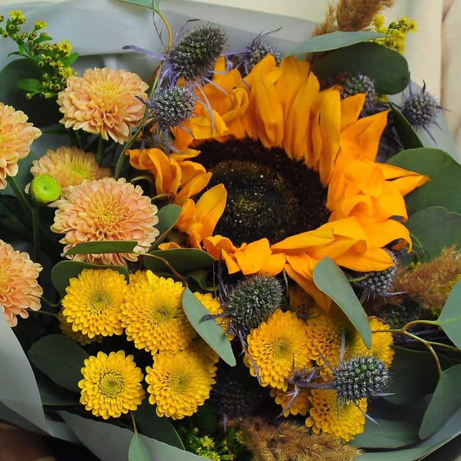 Букет из Подсолнуха и Хризантем «Как я провел лето»