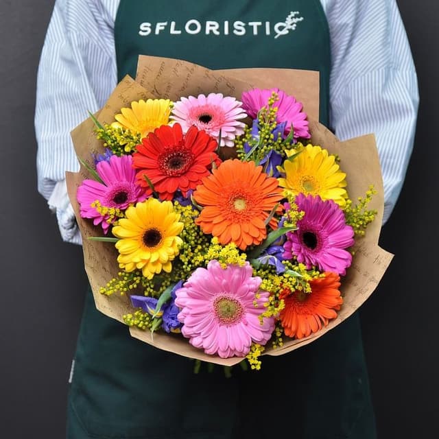 Букет из Гермини, Ирисов и Солидаго «Радуга после дождя» Букет из Гермини, Ирисов и Солидаго «Радуга после дождя»