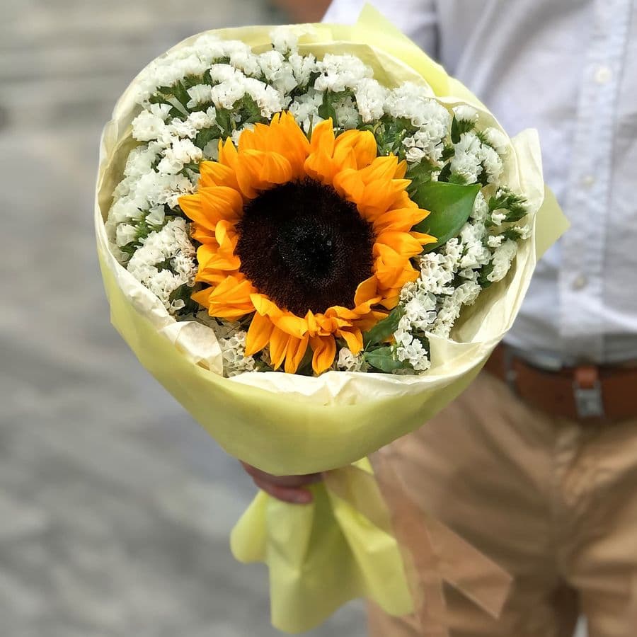 Букет из Подсолнуха и Статицы «Полярная звезда»