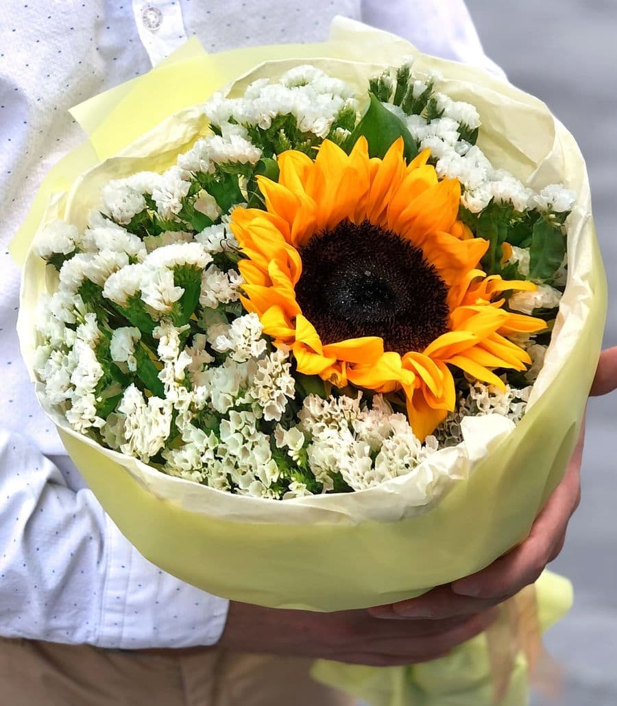 Букет из Подсолнуха и Статицы «Полярная звезда»