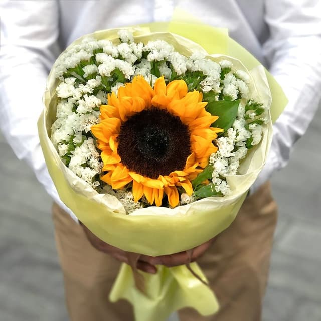Букет из Подсолнуха и Статицы «Полярная звезда» Букет из Подсолнуха и Статицы «Полярная звезда»