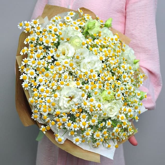 Букет из Матрикарии и Эустомы «Полевое облачко» Букет из Матрикарии и Эустомы «Полевое облачко»