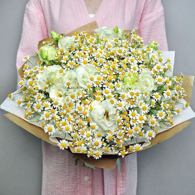 Букет из Матрикарии и Эустомы «Полевое облачко» Букет из Матрикарии и Эустомы «Полевое облачко»