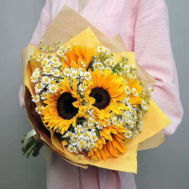 Букет из Подсолнухов и Ромашек «Поля и солнце» Букет из Подсолнухов и Ромашек «Поля и солнце»