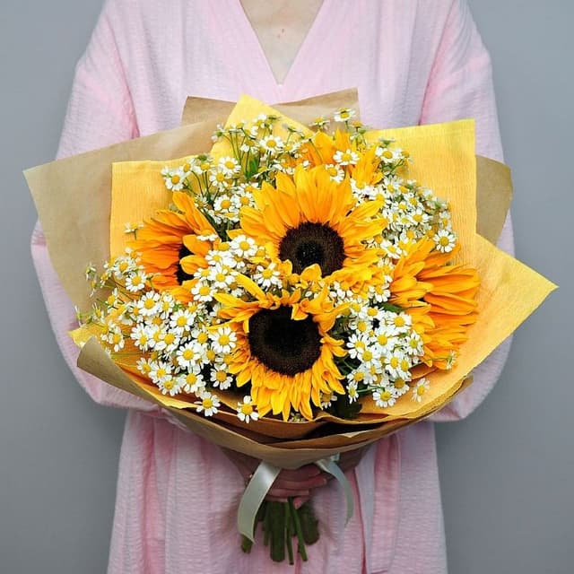 Букет из Подсолнухов и Ромашек «Поля и солнце» Букет из Подсолнухов и Ромашек «Поля и солнце»