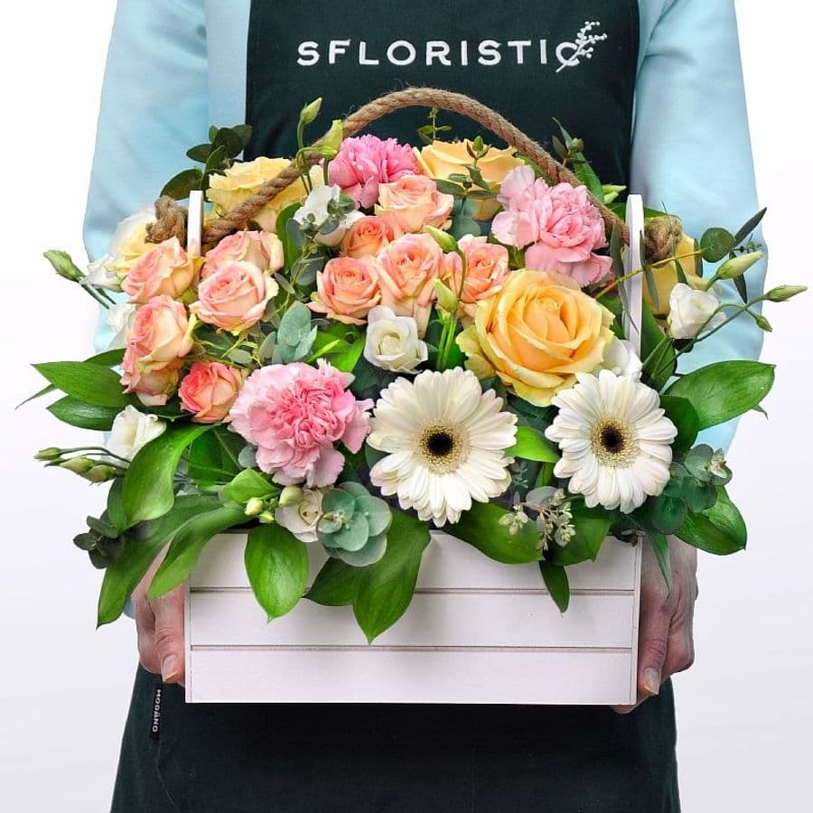 Композиция из Роз, Эустомы, Гермини и Эвкалипта «Обещание Любви»