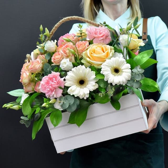 Композиция из Роз, Эустомы, Гермини и Эвкалипта «Обещание Любви» Композиция из Роз, Эустомы, Гермини и Эвкалипта «Обещание Любви»