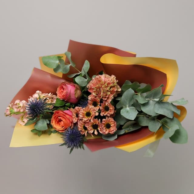 Букет из Роз, Хризантем и Маттиолы «Черничный Раф мини» Букет из Роз, Хризантем и Маттиолы «Черничный Раф мини»