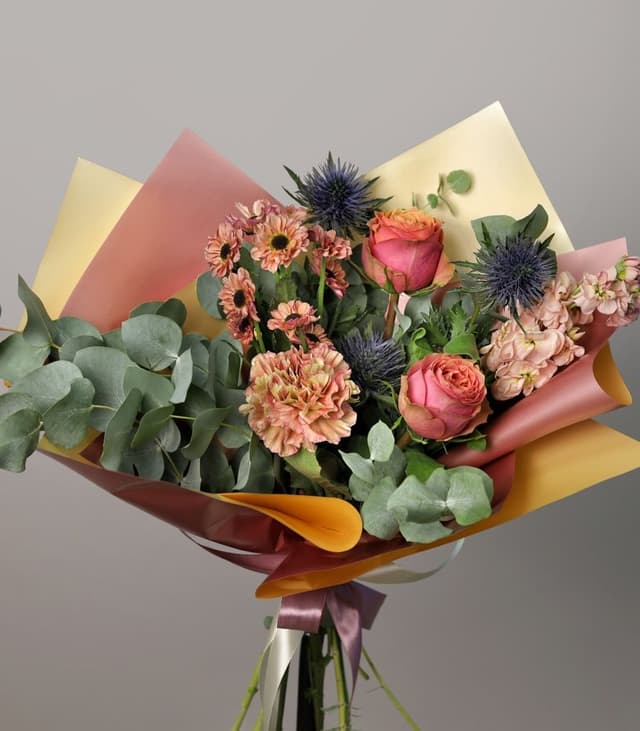 Букет из Роз, Хризантем и Маттиолы «Черничный Раф мини» Букет из Роз, Хризантем и Маттиолы «Черничный Раф мини»