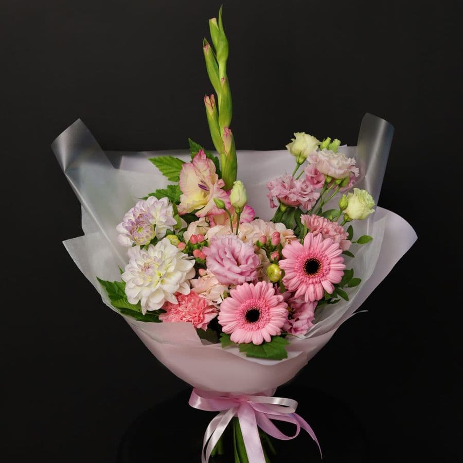 Букет из Гортензии, Георгин, Гладиолуса и Эустомы «Розовый закат»