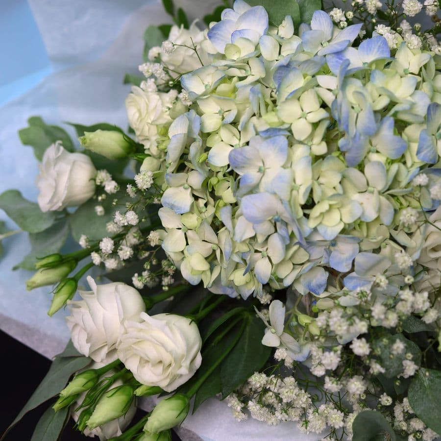 Букет из Гортензии, Эустомы и Гипсофилы «Легкий бриз»