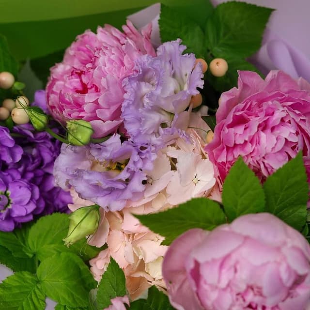 Букет из Гортензии, Пионов, Эустомы и Маттиолы «Лесные ягоды» Букет из Гортензии, Пионов, Эустомы и Маттиолы «Лесные ягоды»