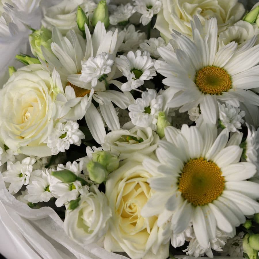 Букет из Ромашек, Сантини, Эустомы и Роз «Летнее свидание»