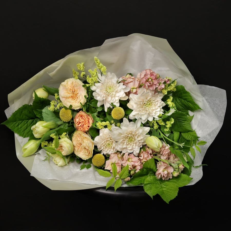 Букет из Тюльпанов, Кустовых Роз и Маттиол «Персиковый сорбет»