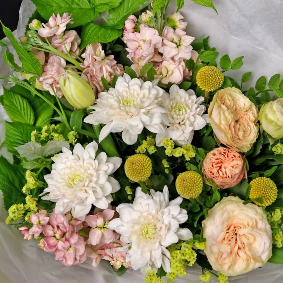 Букет из Тюльпанов, Кустовых Роз и Маттиол «Персиковый сорбет»