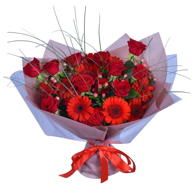 Букет из Гермини, Роз и Берграса «Страсть не скрыть» Букет из Гермини, Роз и Берграса «Страсть не скрыть»