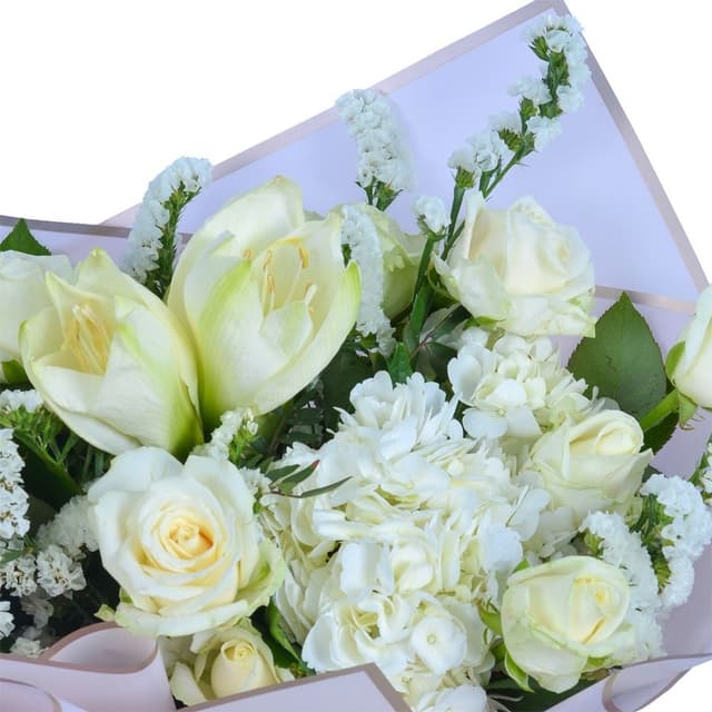 Букет из Гортензии, Амариллиса и Роз «Сердце снежной королевы» Букет из Гортензии, Амариллиса и Роз «Сердце снежной королевы»