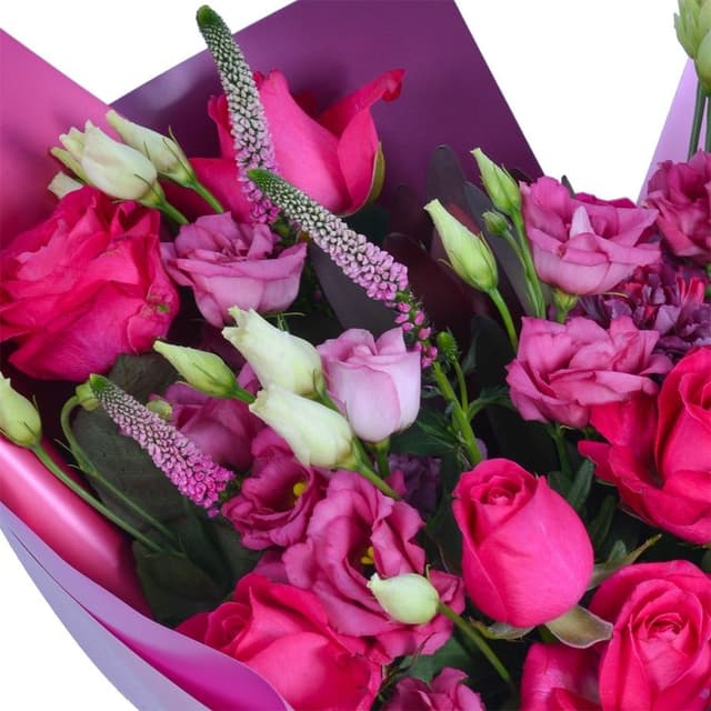 Букет из Лизиантуса, Гвоздики, Роз и Вероники «Розовые Грёзы» Букет из Лизиантуса, Гвоздики, Роз и Вероники «Розовые Грёзы»