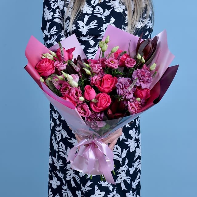 Букет из Лизиантуса, Гвоздики, Роз и Вероники «Розовые Грёзы» Букет из Лизиантуса, Гвоздики, Роз и Вероники «Розовые Грёзы»