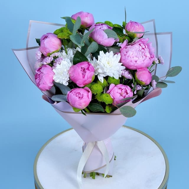 Букет из Пионов и Хризантем «Внимание» Букет из Пионов и Хризантем «Внимание»