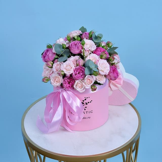 Композиция из Роз в шляпной коробке «Утро перед торжеством» Композиция из Роз в шляпной коробке «Утро перед торжеством»