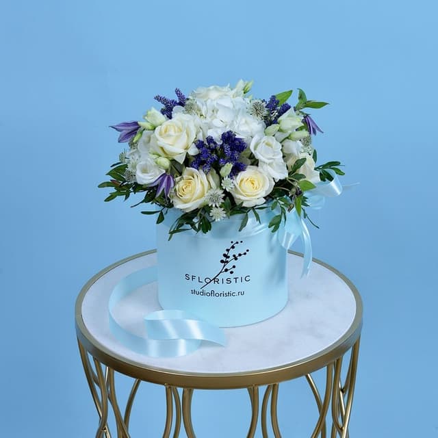 Композиция из Роз, Гортензии и Вероники в шляпной коробке «Утро в облаках» Композиция из Роз, Гортензии и Вероники в шляпной коробке «Утро в облаках»