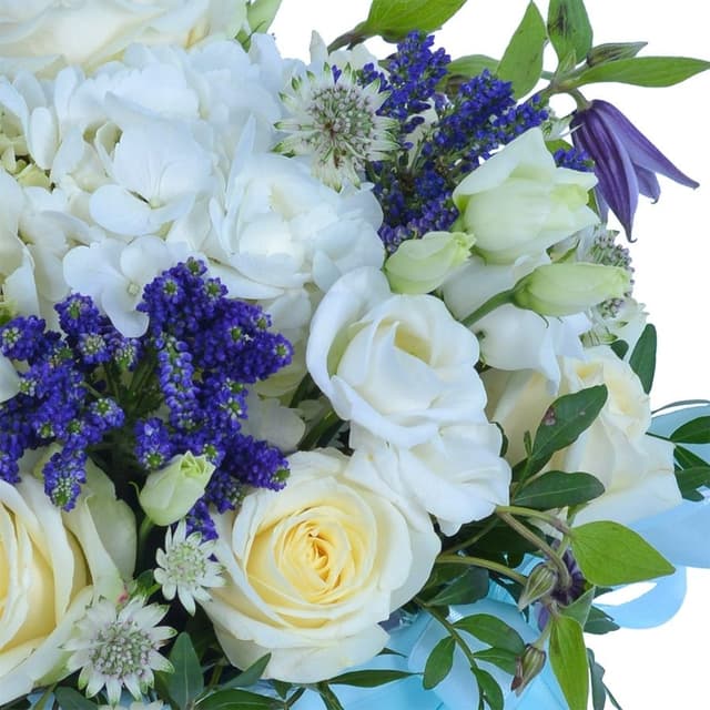 Композиция из Роз, Гортензии и Вероники в шляпной коробке «Утро в облаках» Композиция из Роз, Гортензии и Вероники в шляпной коробке «Утро в облаках»