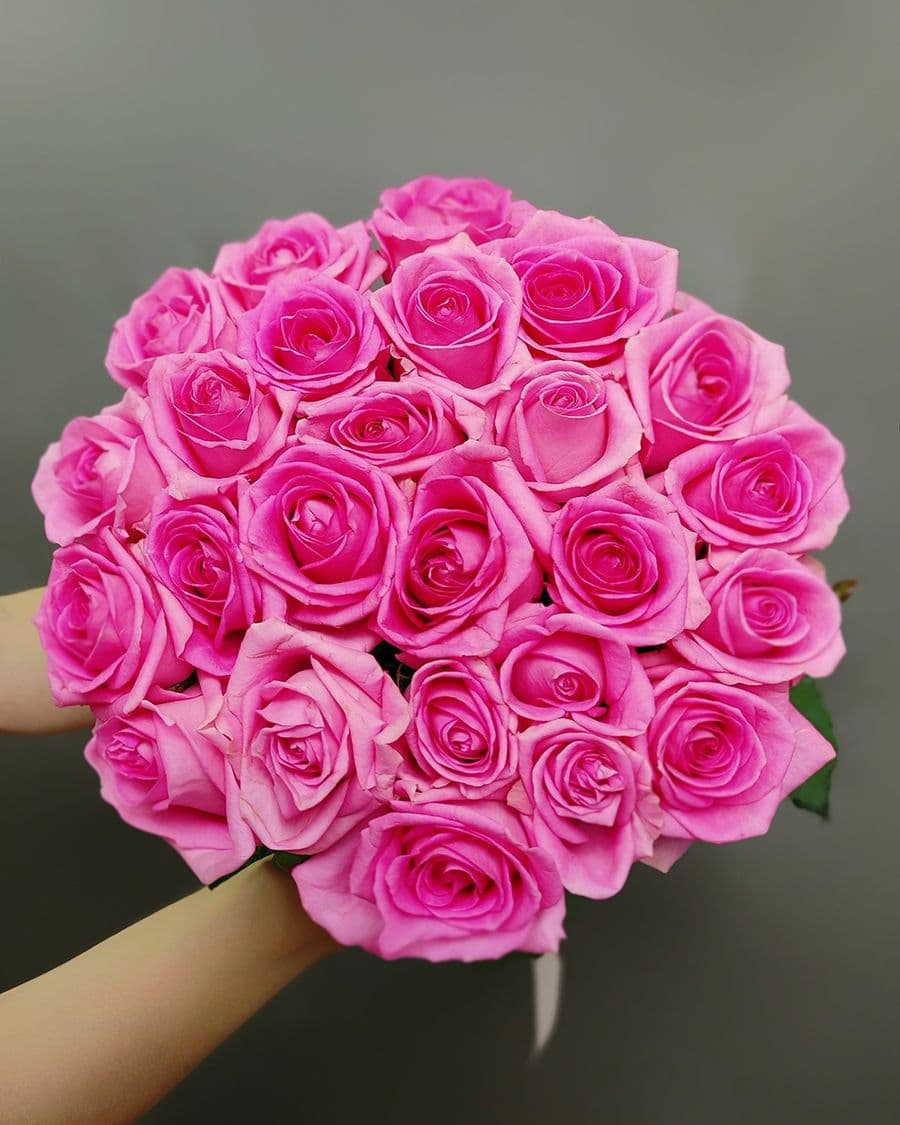 Букет из розовых роз 60 см 25 шт с конфетами Raffaello