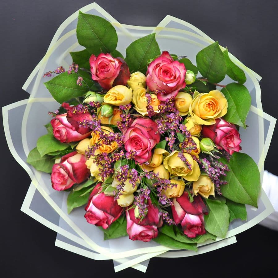 Букет из Роз и Лимониума "Лучший комплимент"