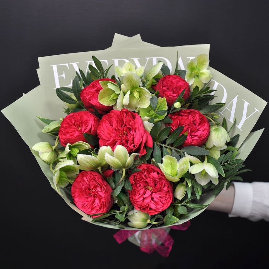 Букет из Рэд Пиано и Хелеборуса «Лаймовый коктейль»