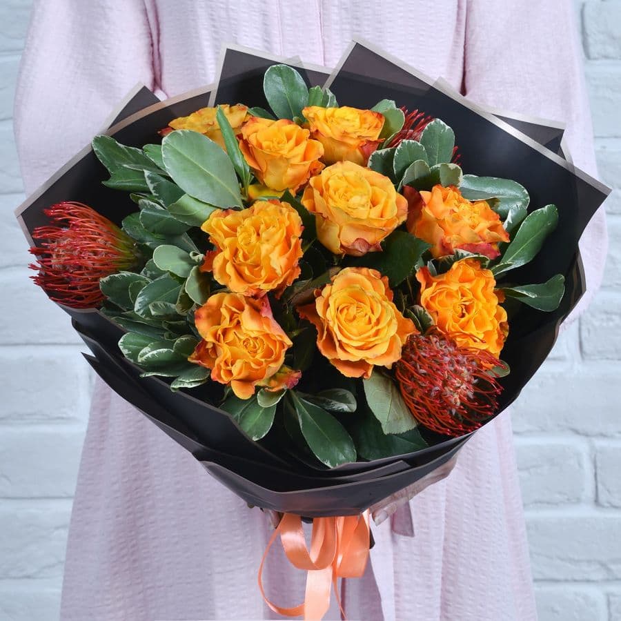 Букет из Леукоспермума и Роз "Позолота Роз"