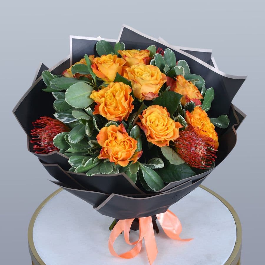 Букет из Леукоспермума и Роз "Позолота Роз"