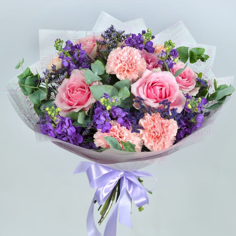 Букет из Роз, Гвоздик и Маттиолы «Роуди»