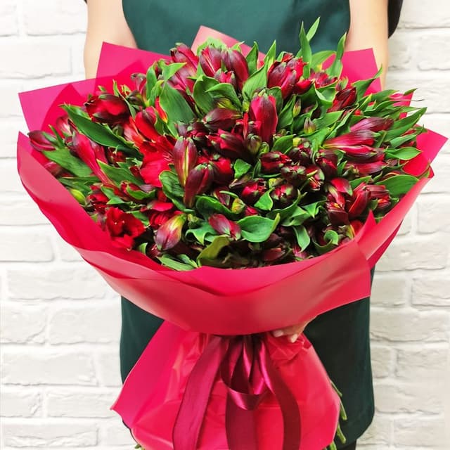 Букет из красной Альстромерии «Страсть» Букет из красной Альстромерии «Страсть»