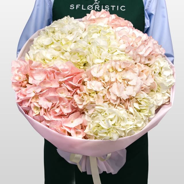 Букет из розовой и белой Гортензии «Аттракционы» Букет из розовой и белой Гортензии «Аттракционы»