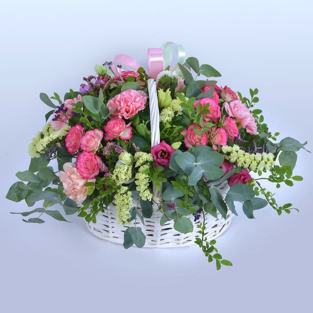 Композиция из Кустовых Роз, Диантуса и Статицы в корзине «Торжество» Композиция из Кустовых Роз, Диантуса и Статицы в корзине «Торжество»