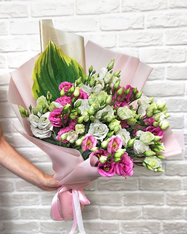 Букет микс из Эустомы и Хосты «Альтер» Букет микс из Эустомы и Хосты «Альтер»