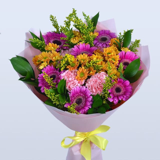 Букет из Фиолетовых Гермини и Кустовых Хризантем «Красивый сад» Букет из Фиолетовых Гермини и Кустовых Хризантем «Красивый сад»