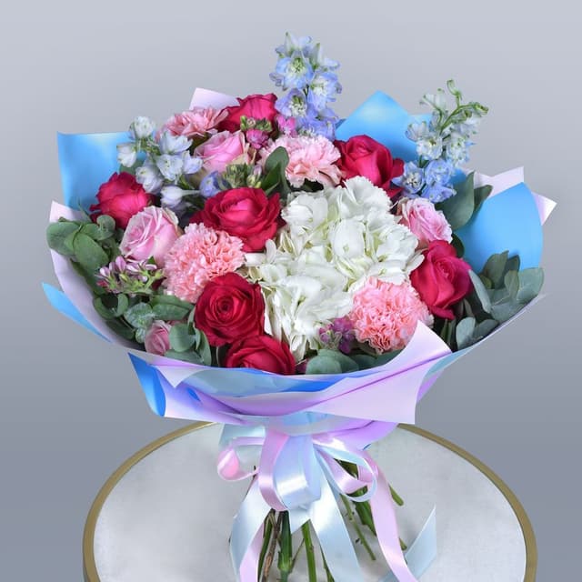 Букет из Гортензии, Малиновых роз и Дельфиниума «Неповторимой» Букет из Гортензии, Малиновых роз и Дельфиниума «Неповторимой»