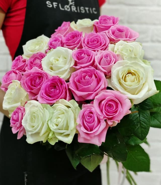 Букет из Роз «Микс розово-белый» под ленту 60 см Букет из Роз «Микс розово-белый» под ленту 60 см