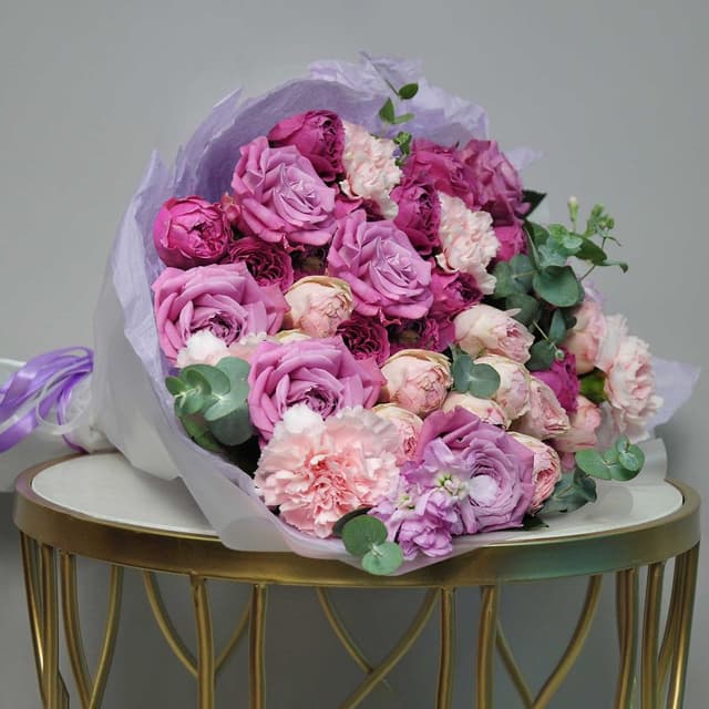 Букет из Роз, Диантуса и Маттиолы «Лавандовая радость» Букет из Роз, Диантуса и Маттиолы «Лавандовая радость»