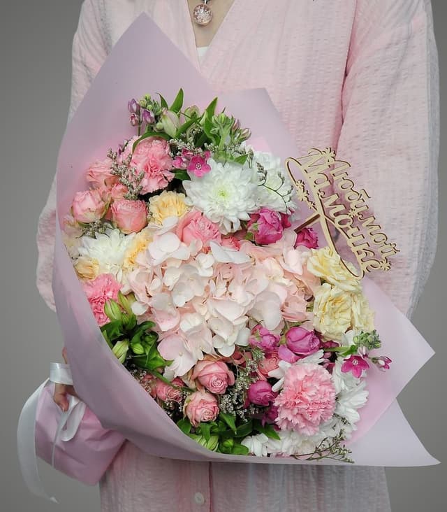 Букет из Гортензии, Альстромерии и Кустовой Розы «Ласковой» Букет из Гортензии, Альстромерии и Кустовой Розы «Ласковой»