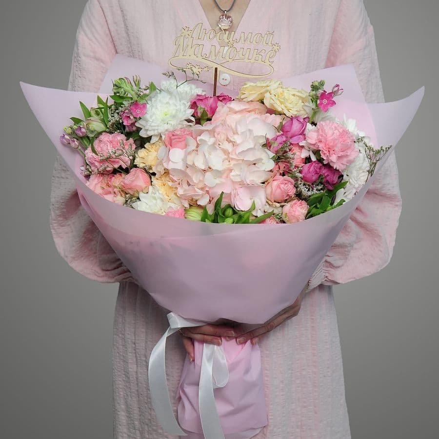 Букет из Гортензии, Альстромерии и Кустовой Розы «Ласковой»