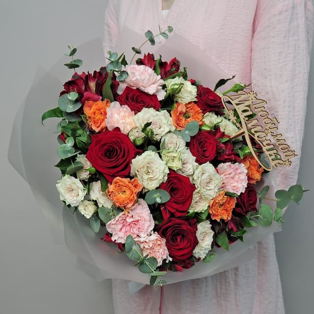 Букет из Роз и Диантуса «Роскошный» Букет из Роз и Диантуса «Роскошный»