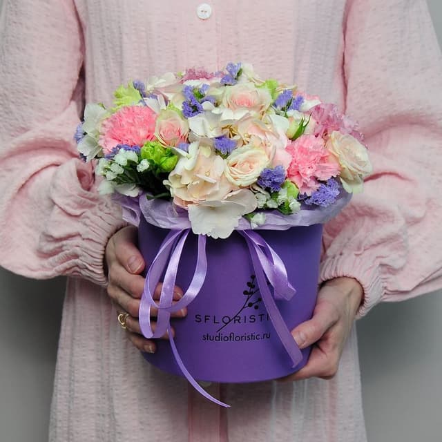 Композиция из Роз «Воздушный» в шляпной коробке Композиция из Роз «Воздушный» в шляпной коробке