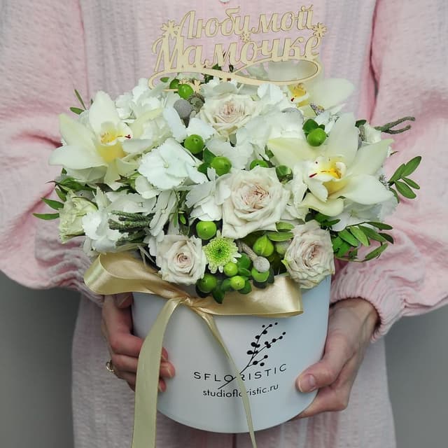 Композиция из Роз и Орхидей «Флоренция» в шляпной коробке Композиция из Роз и Орхидей «Флоренция» в шляпной коробке