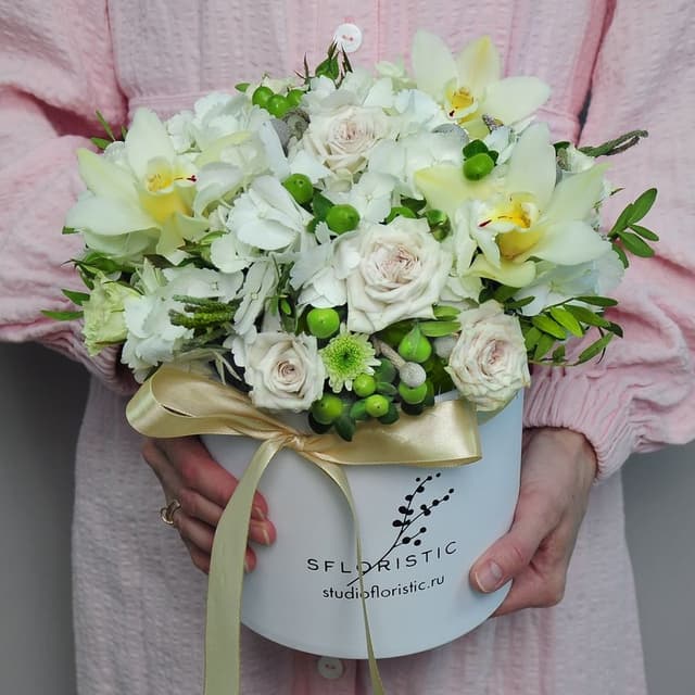 Композиция из Роз и Орхидей «Флоренция» в шляпной коробке Композиция из Роз и Орхидей «Флоренция» в шляпной коробке