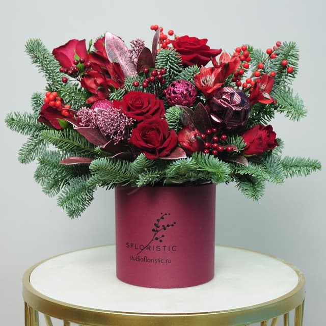 Новогодняя композиция из Нобилиса и Роз «Красное настроение» Новогодняя композиция из Нобилиса и Роз «Красное настроение»