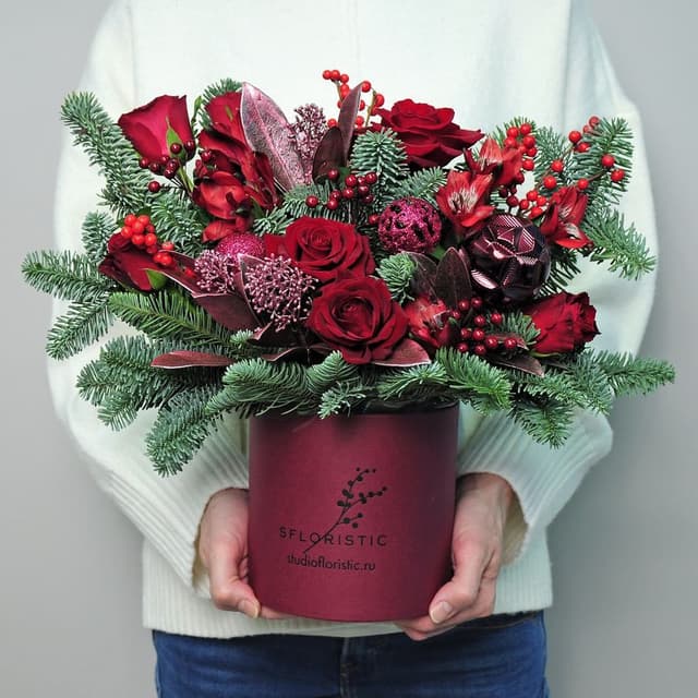 Новогодняя композиция из Нобилиса и Роз «Красное настроение» Новогодняя композиция из Нобилиса и Роз «Красное настроение»