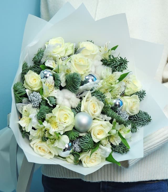 Букет Новогодний из Розы, Альстромерии и Хлопка «Зимнее утро» Букет Новогодний из Розы, Альстромерии и Хлопка «Зимнее утро»